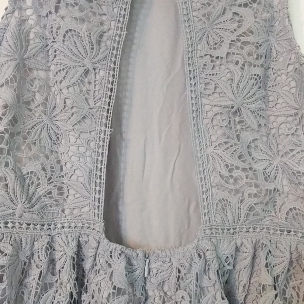Lavender lace dress - Picture 4 of 8